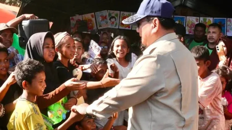 Presiden Prabowo Tinjau Korban Gempa di NTT