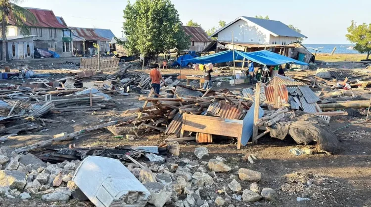Presiden Prabowo Tinjau Korban Gempa di NTT