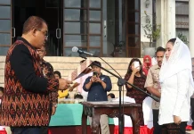 Cicih Badeoda Dikukuhkan sebagai Bunda Literasi Ende