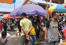 H-1 Idulfitri, Suasana Pasar Mbongawani Padat Pembeli