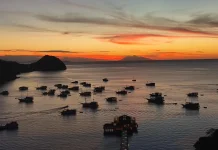 Senja Romantis ala Santorini di Rooftop Loccal Collection Bajo