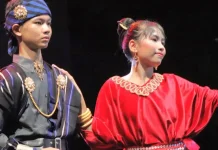 Fashion Show Budaya Frateran Ndao Meriahkan Pancasila Night