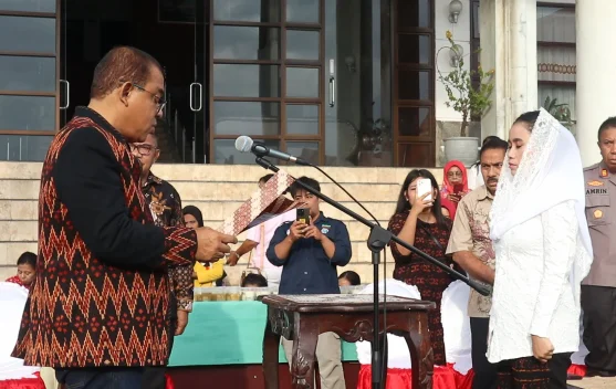 Cicih Badeoda Dikukuhkan sebagai Bunda Literasi Ende