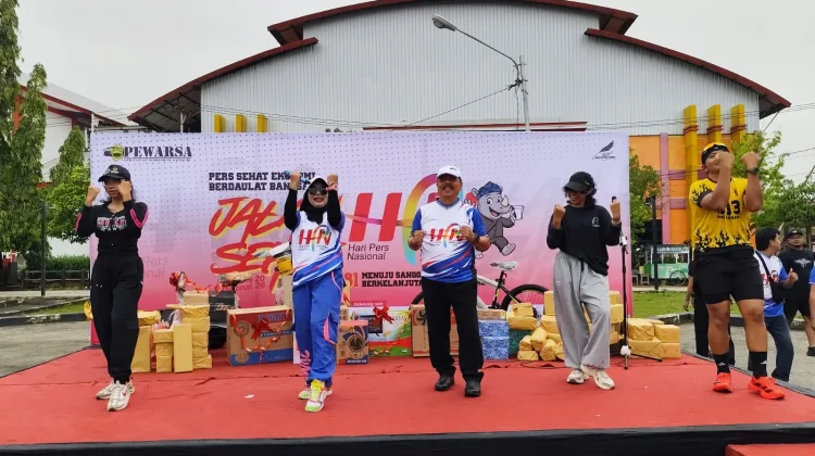Bupati Ontot Lepas Jalan Sehat HPN 2026