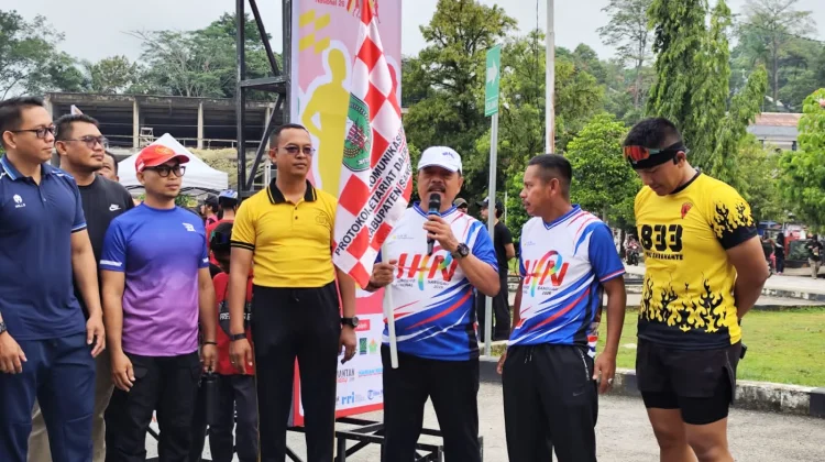 Bupati Ontot Lepas Jalan Sehat HPN 2026
