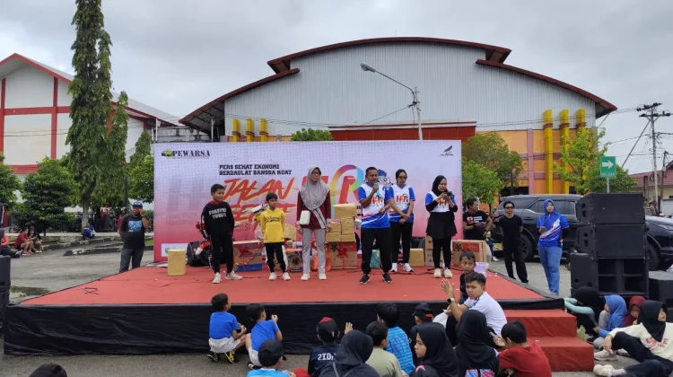 Bupati Ontot Lepas Jalan Sehat HPN 2026