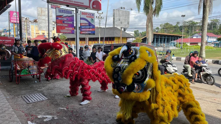 Atraksi Barongsai Warnai Perayaan Imlek di Sanggau
