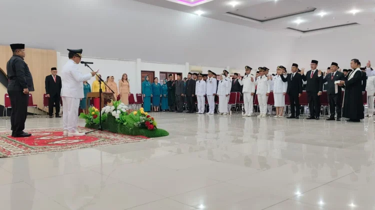 Bupati Ontot Segarkan 92 Jabatan di Pemkab Sanggau