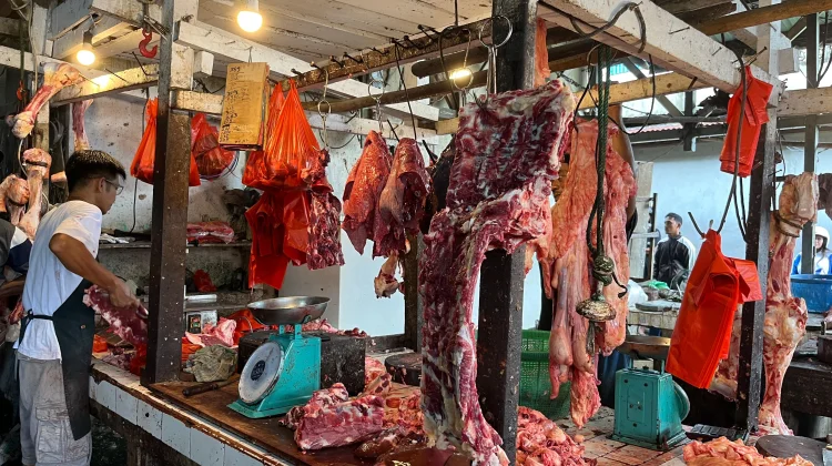 Menjelang Lebaran, Pasar Senggol Sanggau Dipadati Warga