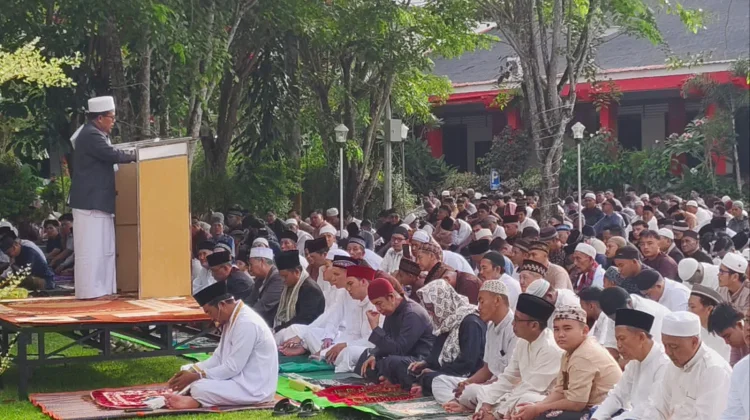 Ribuan Umat Muslim Sanggau Laksanakan Salat Ied