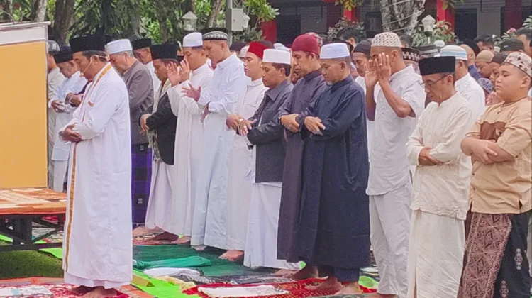 Ribuan Umat Muslim Sanggau Laksanakan Salat Ied