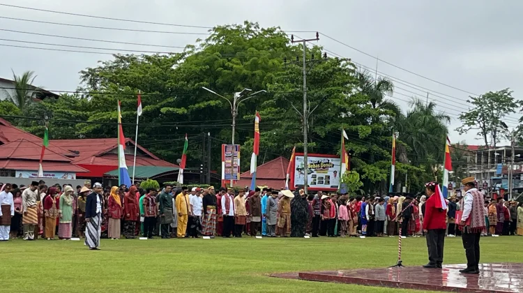Keberagaman Baju Adat Warnai HUT Sanggau Ke-410