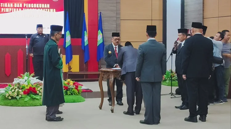 Bupati Ontot Lantik-Kukuhkan Tiga Pejabat Eselon II