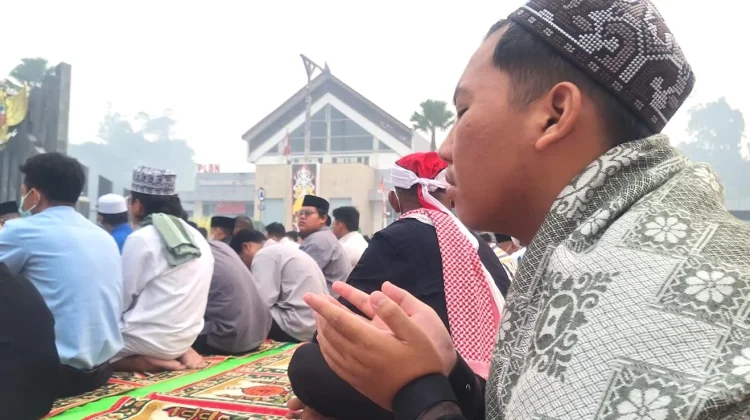 Memohon Hujan, Umat Muslim Perbatasan Gelar Salat Istisqa