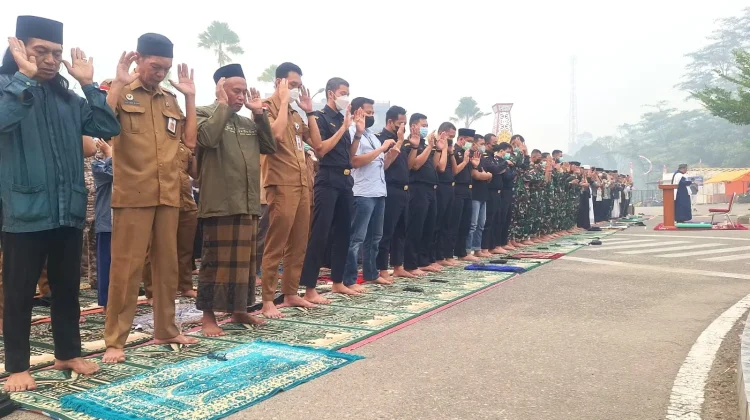 Memohon Hujan, Umat Muslim Perbatasan Gelar Salat Istisqa