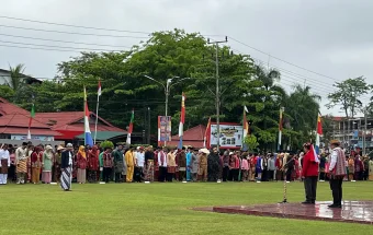 Keberagaman Baju Adat Warnai HUT Sanggau Ke-410