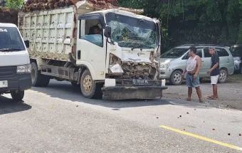 Truk Sawit Ringsek usai Kecelakaan di Sanggau