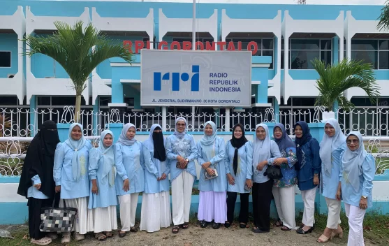 Dharma Wanita LPP RRI Gorontalo Berbagi Takjil  Ramadan