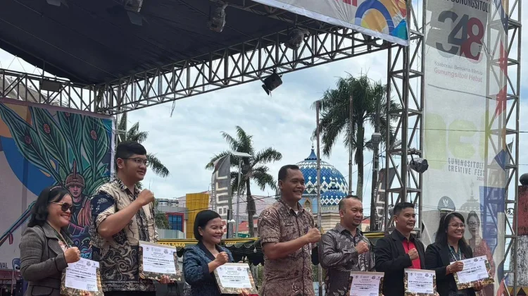 Penyuluh Agama Kristen Terima Penghargaan dari Pemko Gunungsitoli