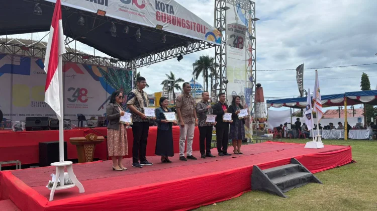 Penyuluh Agama Kristen Terima Penghargaan dari Pemko Gunungsitoli