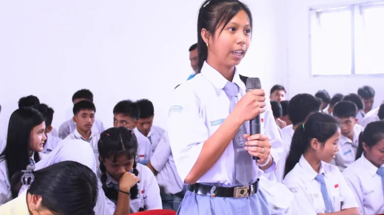 Sosialisasi kepada Pemilih Pemula di SMK Negeri 1 Gunungsitoli Utara