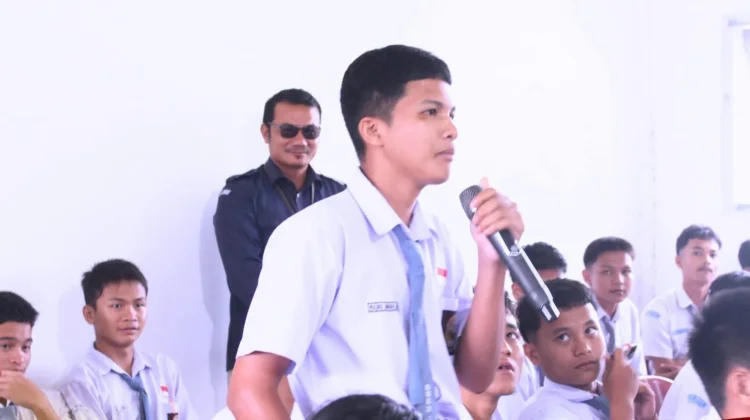 Sosialisasi kepada Pemilih Pemula di SMK Negeri 1 Gunungsitoli Utara