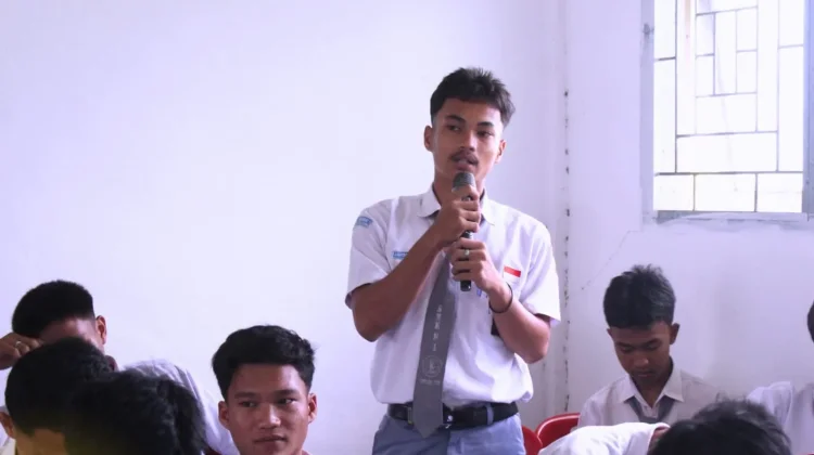 Sosialisasi kepada Pemilih Pemula di SMK Negeri 1 Gunungsitoli Utara