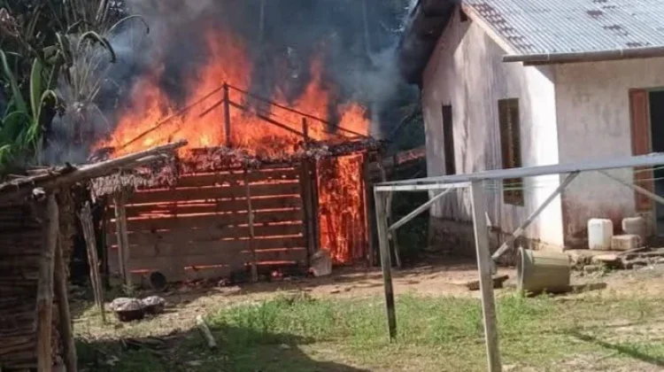 Rumah Warga Berua Namohalu Esiwa Ludes Terbakar, Tidak Ada Korban Jiwa
