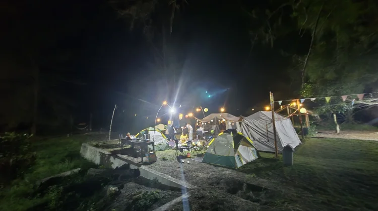 Suasana Malam di Wisata Perkemahan Dejavu Place, Afulu, Nias Utara