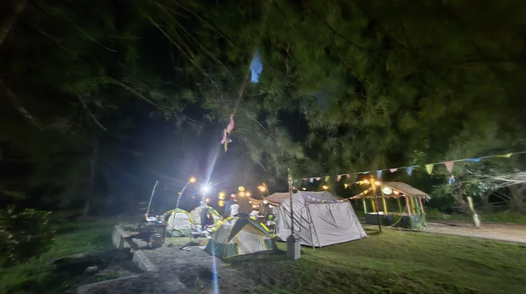 Suasana Malam di Wisata Perkemahan Dejavu Place, Afulu, Nias Utara