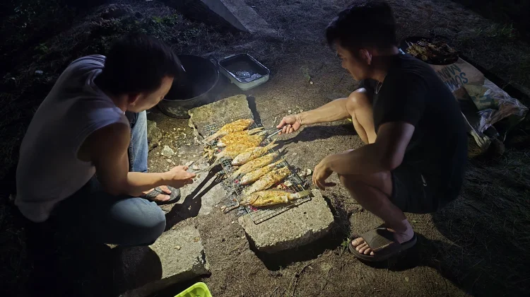 Suasana Malam di Wisata Perkemahan Dejavu Place, Afulu, Nias Utara