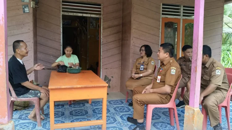 Dinsos Nias Utara Salurkan Bansos untuk Korban Kebakaran di Desa Berua