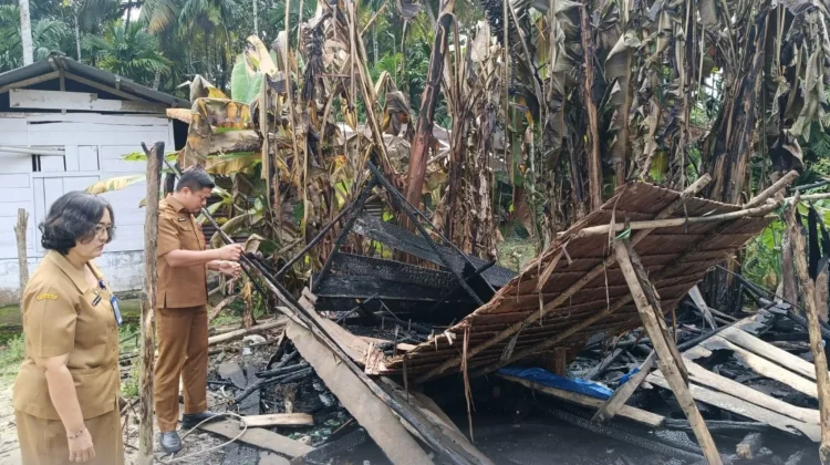 Dinsos Nias Utara Salurkan Bansos untuk Korban Kebakaran di Desa Berua