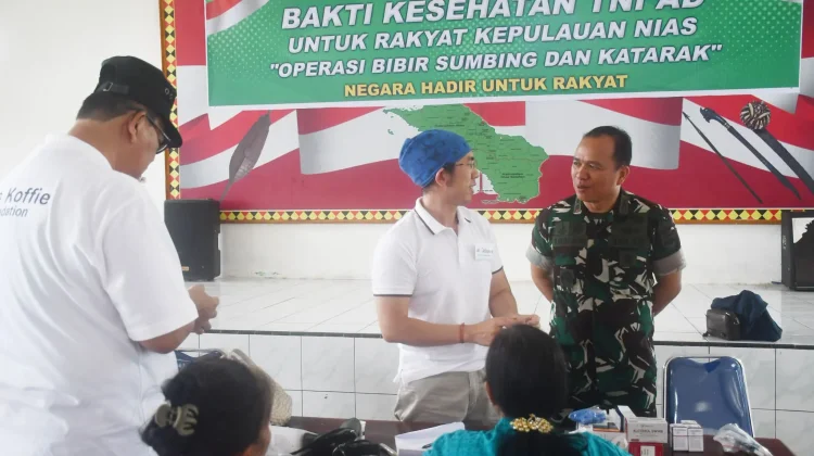 Karya Bakti TNI AD untuk Rakyat Gelar Operasi Katarak dan Bibir Sumbing di Nias