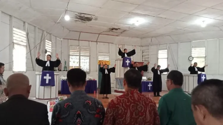 BPH ONKP Letakkan Batu Pertama Gereja Lasara Sihene'asi
