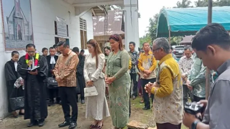 BPH ONKP Letakkan Batu Pertama Gereja Lasara Sihene'asi