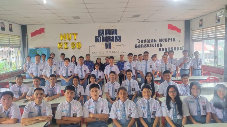 Pemberangkatan peserta OSN SMA Negeri 1 Gunungsitoli