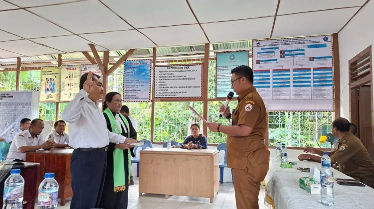Camat Gunungsitoli melantik anggota BPD Desa Fadoro Lasara