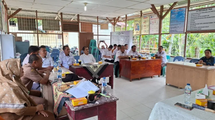 Camat Gunungsitoli melantik anggota BPD Desa Fadoro Lasara