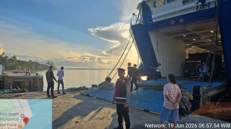 Personil Polres Nias Lakukan Pengamanan di Pelabuhan Gunungsitoli
