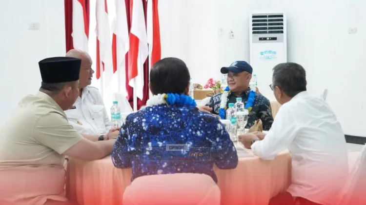 Bupati Nias Sambut Kedatangan Menteri Pendidikan Dasar dan Menengah RI