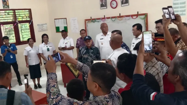 Mendikdasmen RI Resmikan Gedung Revitalisasi SMP 1 Sitolu Ori