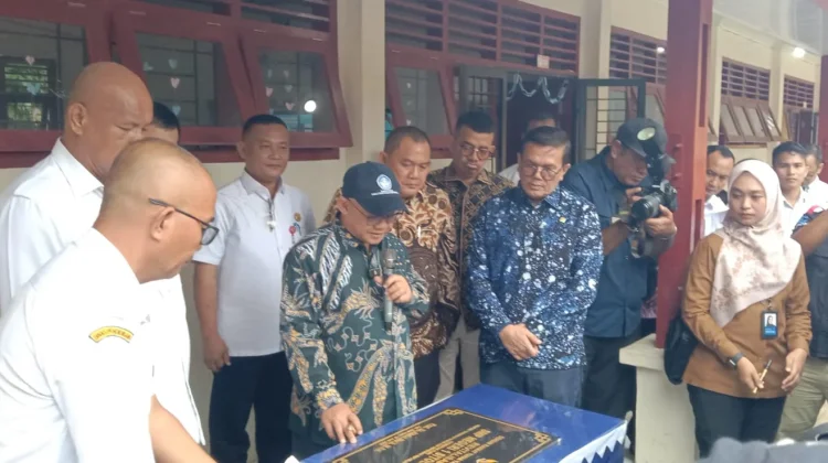 Mendikdasmen RI Resmikan Gedung Revitalisasi SMP 1 Sitolu Ori