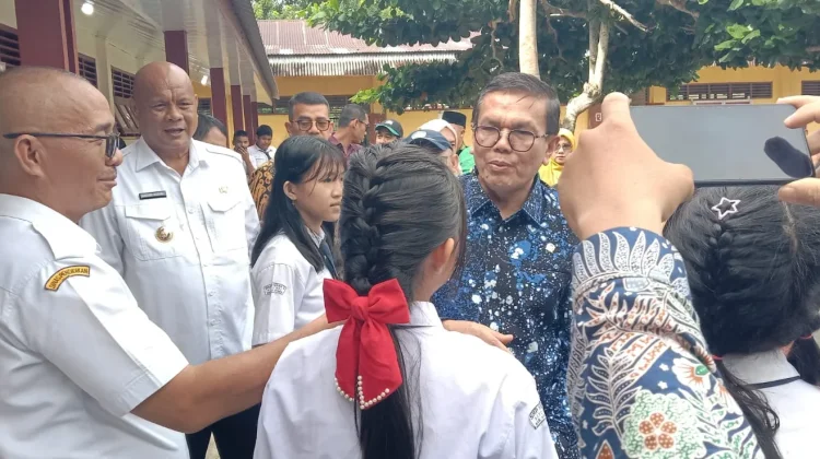 Mendikdasmen RI Resmikan Gedung Revitalisasi SMP 1 Sitolu Ori