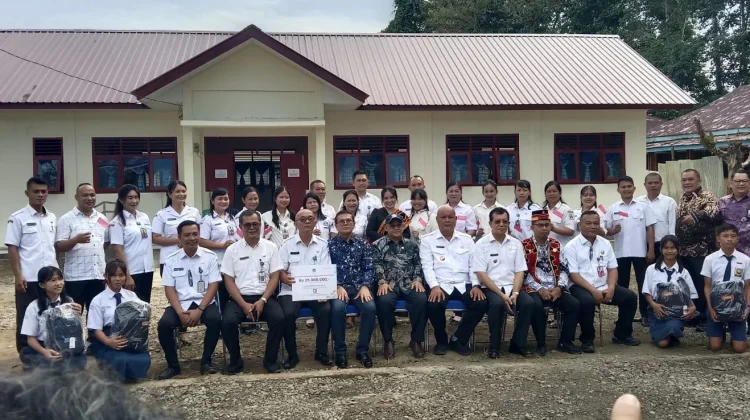 Mendikdasmen RI Resmikan Gedung Revitalisasi SMP 1 Sitolu Ori