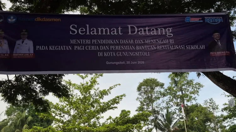 Senangnya Amran Mendapat Sepeda dari Pak Menteri Pendidikan