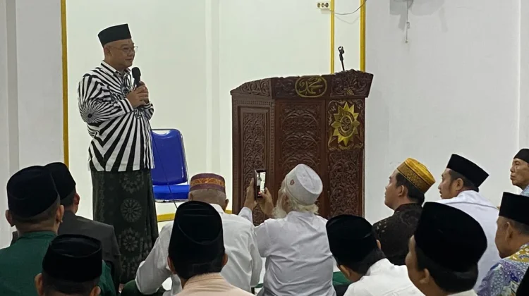 Menteri Abdul Mu'ti Shalat Shubuh Berjamaah di Mesjid Taqwa Muhammadiyah