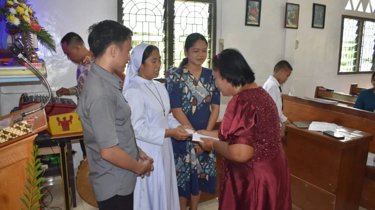 Penerimaan Komuni Pertama Gereja Stasi Roh Kudus Faekhu