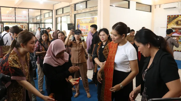 Kahiyang Ayu Kunjungi Dekranasda Kota Gunungsitoli