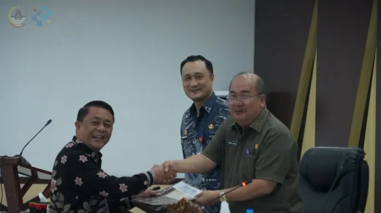 Sekda Gunungsitoli Hadiri Rapat Paripurna DPRD
